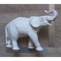 Фарфоровая статуэтка слон Германия Wallendorf в реставрацию склейка