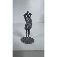 Статуэтка пионерка салют металл с рубля