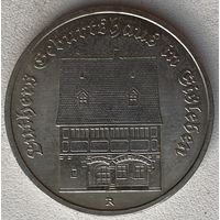 Германия (ГДР) 5 марок 1983 г. Родной дом Мартина Лютера в Эйслебене. В холдере