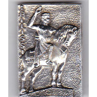 Тбилиси: памятник основателю города Вахтангу Горгасали.