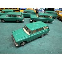 Москвич 427 номерной А4, цвет кипарис. Вечер четверга в зеленых, и не только, тонах. Ставим будильник на 22-00 и пополняем свои саратовские собрания!