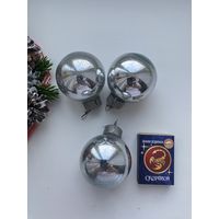 Лот елочных игрушек.