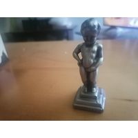 Писающий мальчик из сердца Брюсселя. Высота 8 см.См.фото.
