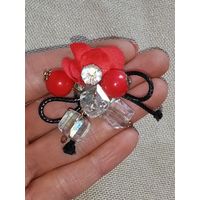 Очаровательная брошь ручной работы Красные ягодки