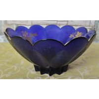 Красивая ваза синего цвета-конфетница с внутренним ресунком (виноград)