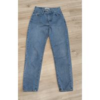 Джинсы Levis.