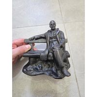 Скульптура В. И. Ленин на скамейке Куса 1974 год