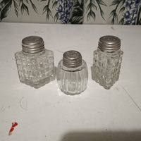 Перечница, солонка.