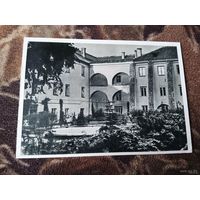 ОТКРЫТКА.ЛИТВА.ДВОР СТУОКИ-ГУЦЯВИЧЮСА В УНИВЕРСИТЕТЕ.