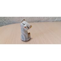 Статуэтка фарфор кошечка