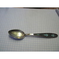 Ложка кофейная 875 пробы с позолотой и эмалью.