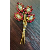 Винтажная брошь Рубиновый букет . маленькая потеря одного камешка на фото видно в остальном в идеальном состоянии .