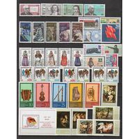 ГДР.ПОЧТИ ПОЛНЫЙ(без МЛ!) ГОДОВОЙ  КОМПЛЕКТ ЧИСТЫХ МАРОК 1977г.(без наклеек и следов от них!) .