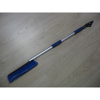 Щетка автомобильная для снега со скребком с алюминиевой прорезиненной ручкой.