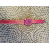 Часы наручные с ремешком  ADIDAS,   тикают. Состояние на скане.