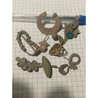 Старые женские украшения.