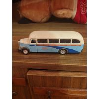 Автобус мерседес бенц