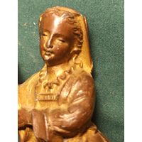 Антикварная статуэтка "Пастушка ", темная бронза с позолотой.