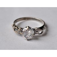 Кольцо с кристаллом. Клеймо.  Размер 17.5