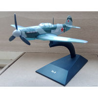 Модель самолета Як-9