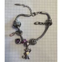 Серебряный браслет 925 пробы с шармами . Вес 24.4 грамма