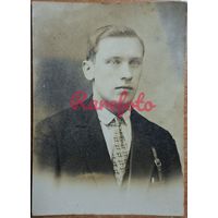 1930-е Молодой человек межвоенная Польша Вильно ретро студийное фото