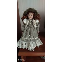 Кукла фарфоровая