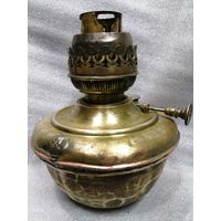 Латунная керосиновая лампа с клеймами и круговым фитилём. Европа, начало прошлого века.