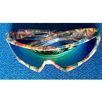 Очки.Полу-комуфляжные. Тонированные. Охота, рыбалка, походы, альпинизм. Подойдут на биатлон, лыжи, сноуборд, велоспорт, альпинизм, ходьба, мото-автоспорт и многое другое. Нет слепых зон. Хорошая обзор