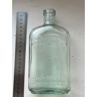 Бутылка времен "Сухого закона" от виски.Бутылка в виде изогнутой фляжки.