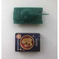 Военная техника. Танк. Пластмасса. Башня крутится.