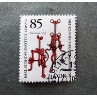 Марка ГДР 1981 год Старые медицинские инструменты