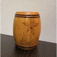 Декоративный деревянный бочонок-копилка.