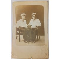 Матросы с эсминца Самсон и капитан Изыльметьев. Обмен на фото РИА.Возможна доплата + -.