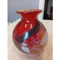 Ваза  старинная, редкая , цветное гнутое стекло, за вашу цену, с рубля три дня