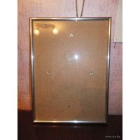 Стильная, красивая и качественная рамка для фото, стального цвета. В наличии 1 штука. Пользовалась недолго, состояние хорошее.