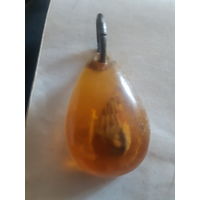 Кулон из плавленого ( искусственного) янтаря с ракушкой внутри