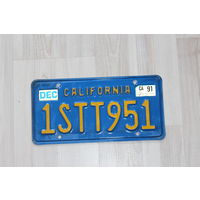 Автомобильный номерной знак "California".