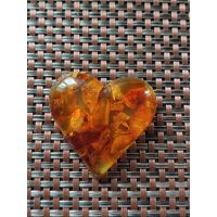 Брошка янтарь