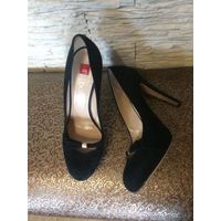 Классика туфли Ballin, Италия на 38,5 размер. Натуральная замша, идеальное состояние. Удобная колодка. Высота каблука 9 см, высота платформы 2,8 см.