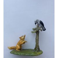 Статуэтка по мотивам басни Крылова Ворона и лиса.Пластик. 60-70 годы