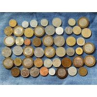 50 монет мира без повторов, среди них очень много юбилейки РФ. (3).