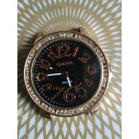 Часы наручные CHANEL,тикают. Состояние на скане.