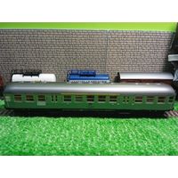 Вагон пассажирский 1-2кл -DB- 4-х осный серый  5122 "FLEISCHMANN" б/у  Германия 1/87 HO