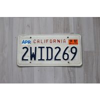 Автомобильный номерной знак "California".