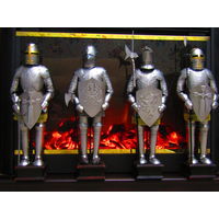 Фигура рыцаря в доспехах,  высота  примерно 45 см