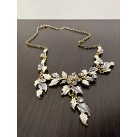Винтажное необычное  колье в вечернем стиле с растительным орнаментом в виде листьев и цветов .