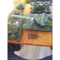 Игрушки Танки, длина от 20 сантиметров и ниже. Пластмасса.