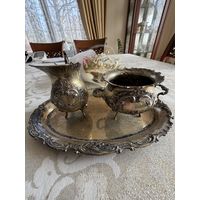 Серебренный комплект сахарница с молочником на подносе