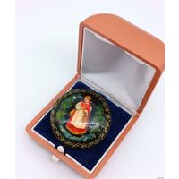 Винтажная брошь. Лаковая миниатюра.